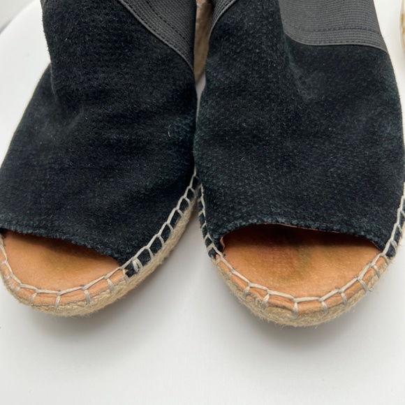 Shoes- Women Gentle Souls by Kenneth Cole Women's Shoe Colleen Black Suede Wedge - Picture 9 of 17